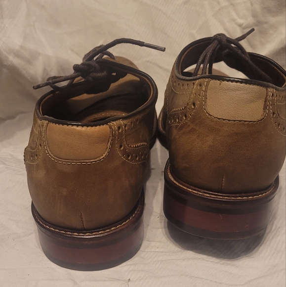 Men's Size 10 Johnston and Murphy Beige Wingtip shoes - Picture 2 of 5